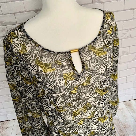 4 for $20 🖤 BANANA REPUBLIC Zebra Print Blouse - Picture 2 of 5